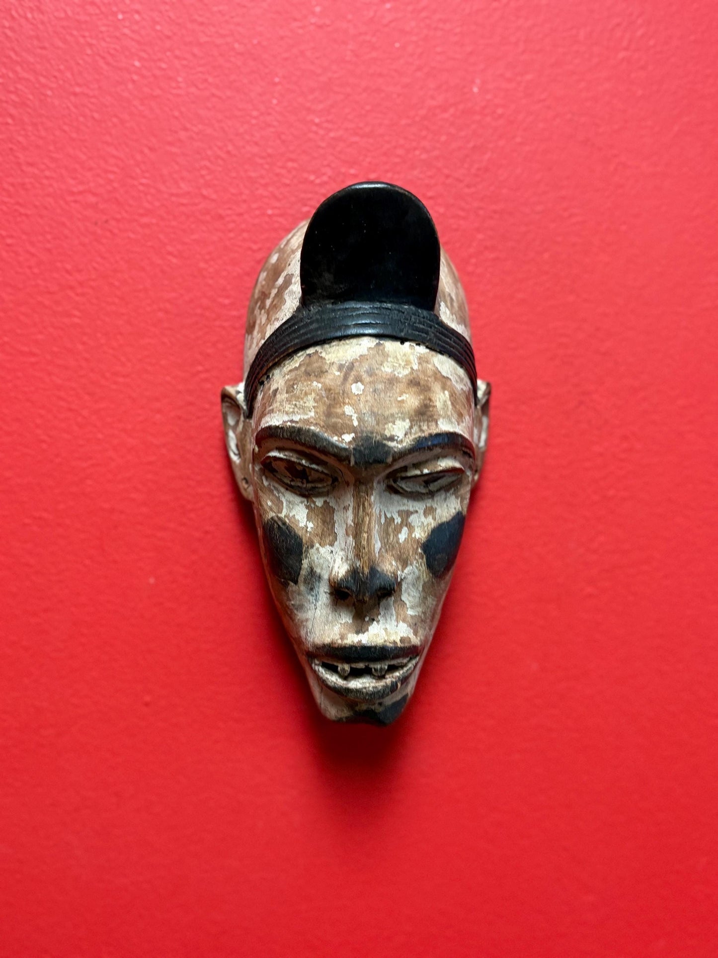 Beautiful African 7 x 3 inch wide antique mask  amazing patina and detail  really cool one