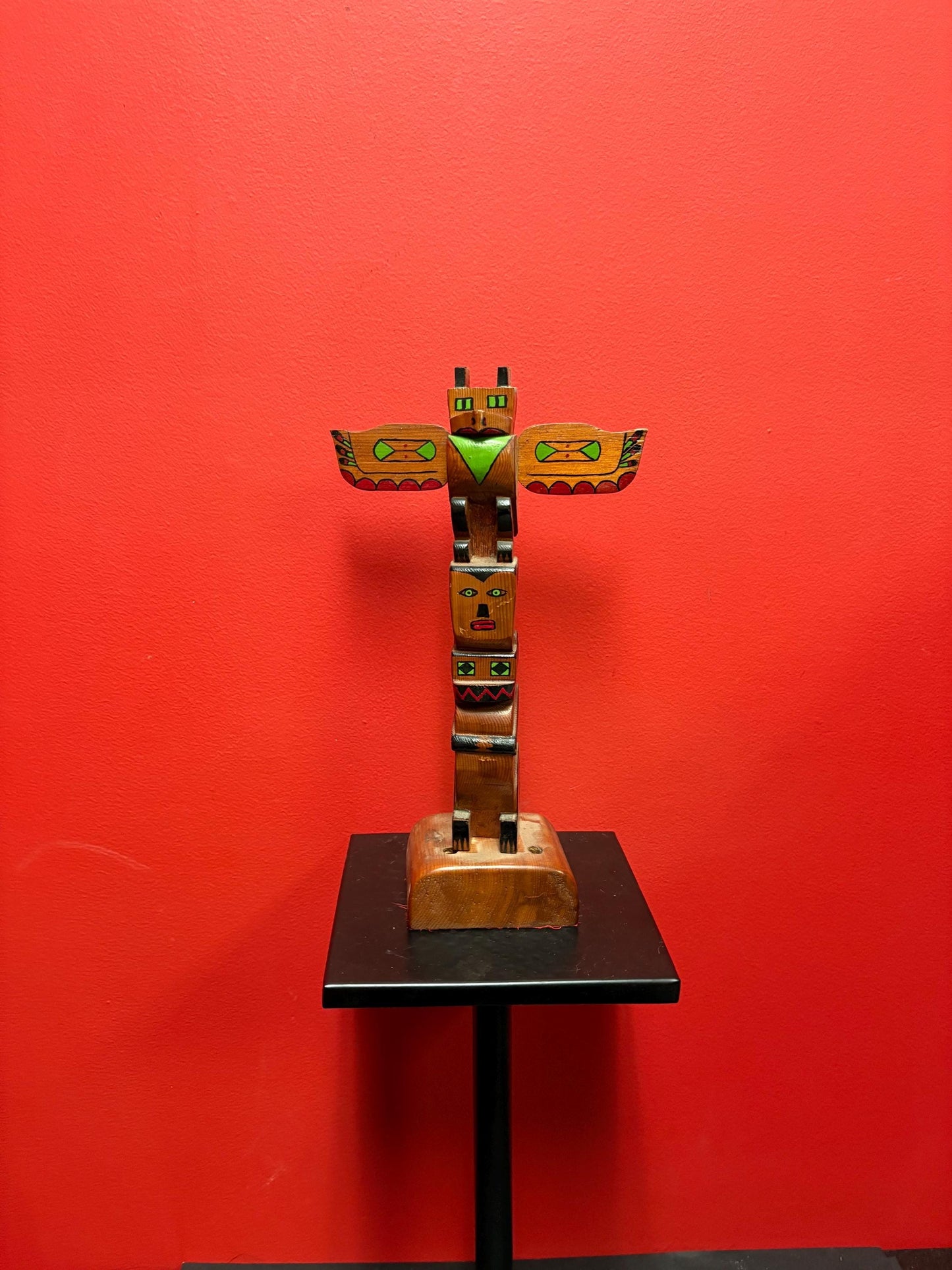 7 inch wide primitive FOLK ART indigenous first nations pacific West Coast unsigned totem pole  great colour - great value