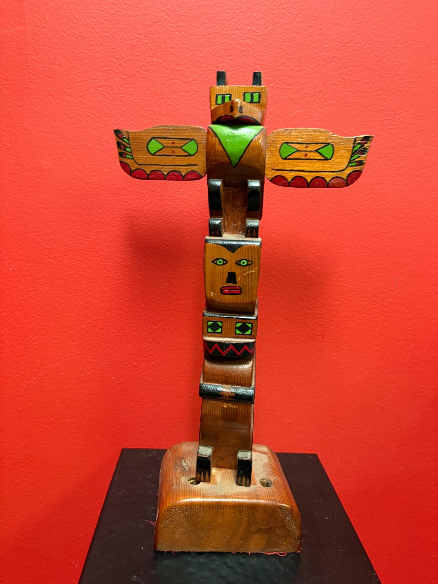 7 inch wide primitive FOLK ART indigenous first nations pacific West Coast unsigned totem pole  great colour - great value