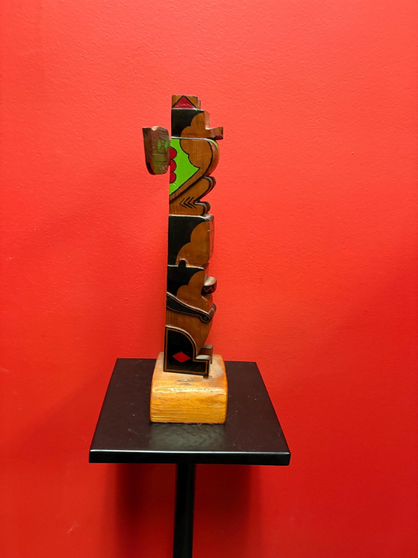 7 inch wide primitive FOLK ART indigenous first nations pacific West Coast unsigned totem pole  great colour - great value