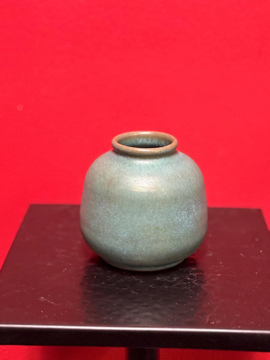 Stunning 4 inch high Victoria BC Grove pottery vintage vase with great colour and amazing condition good value