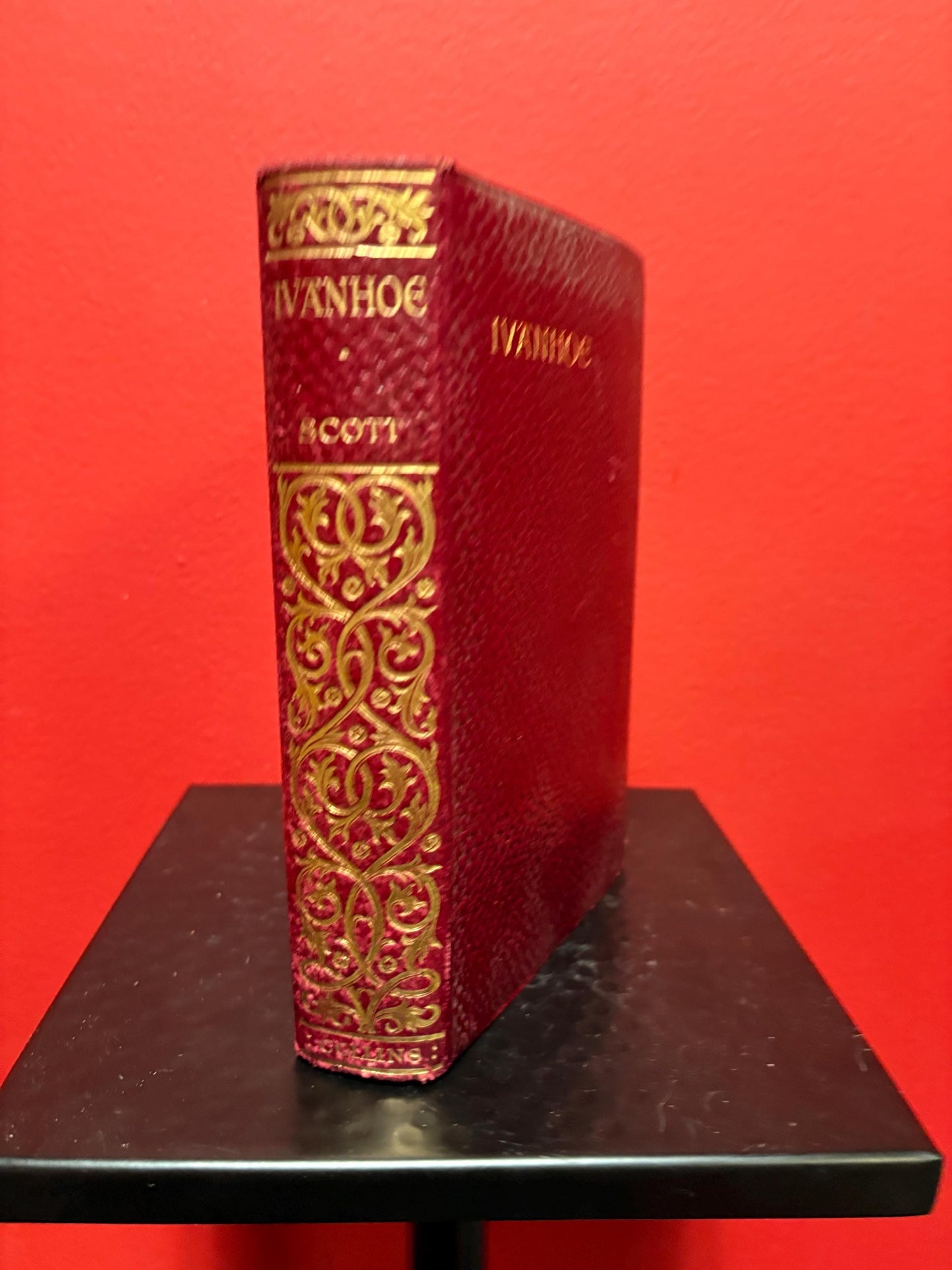 Beautiful antique leather bound edition of Ivanhoe by Walter Scott  amazing condition and great value
