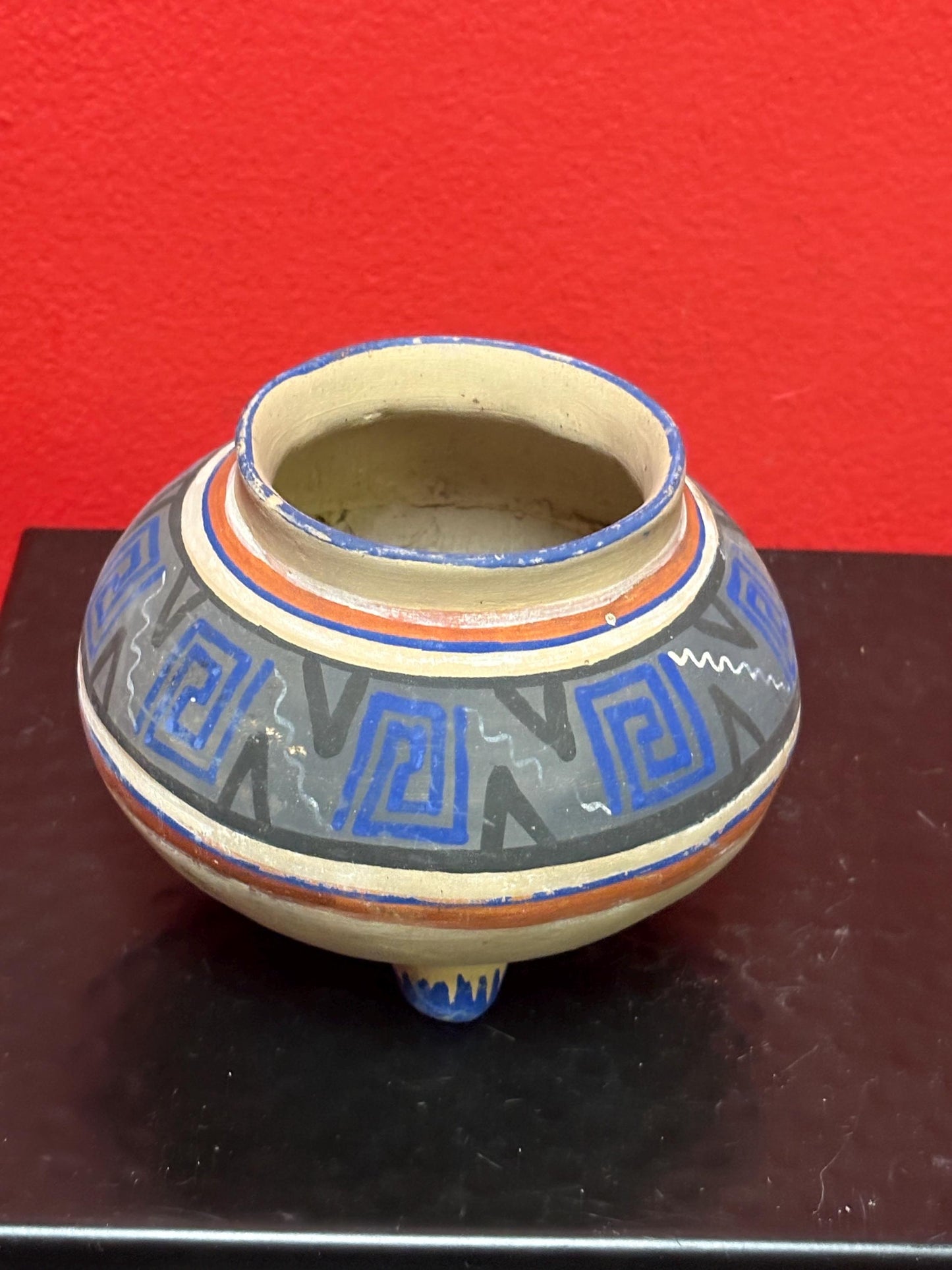 Rare beautiful antique 3 1/2 inch high Navajo hand painted pottery pot wonderful condition and colours  indigenous Navajo