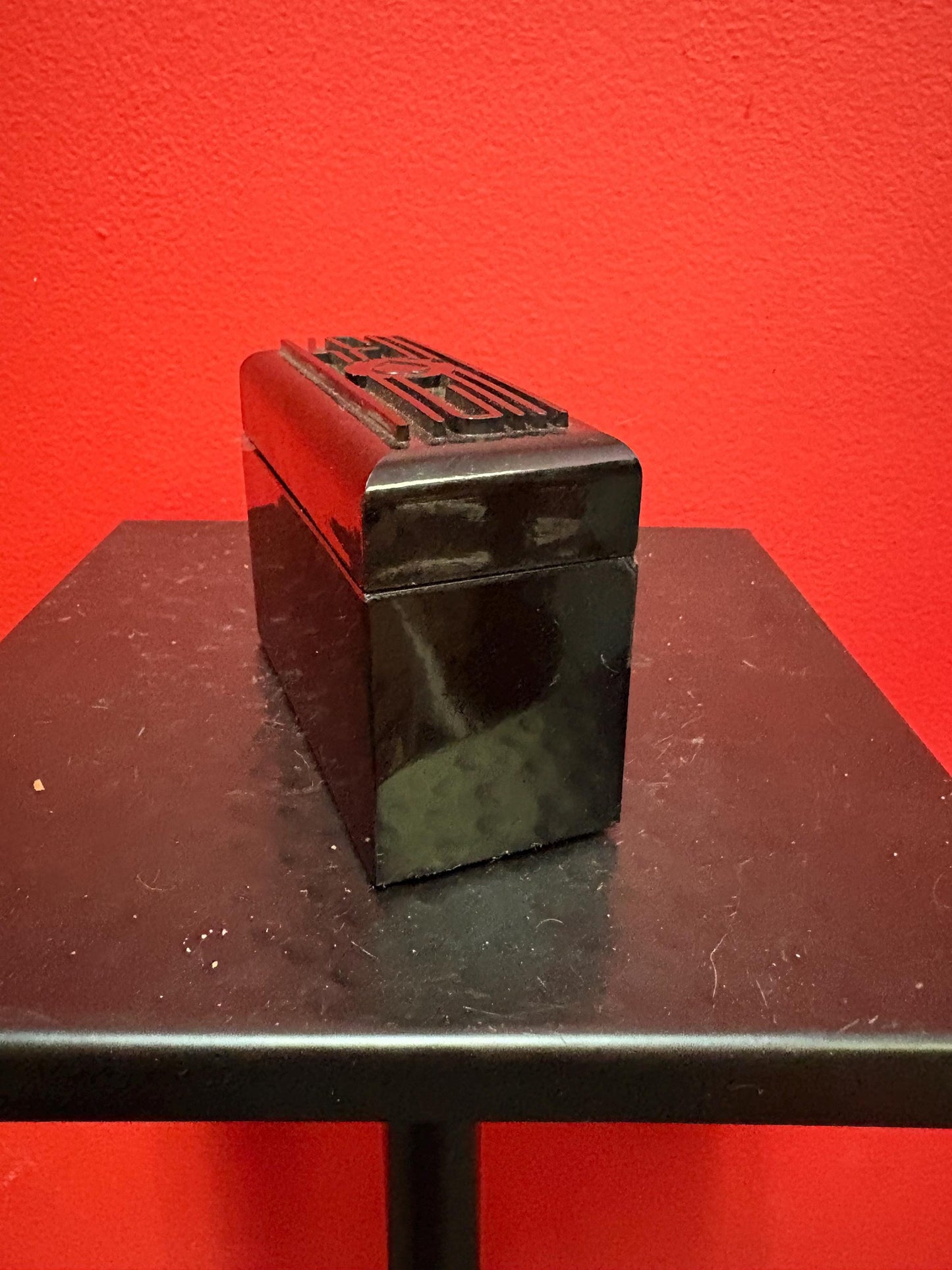 cool  New York 1930s Bakelite art deco card box with cards in mint condition  amazing gift  3 1/2 by one and 1/2 x 3“ tall  wow