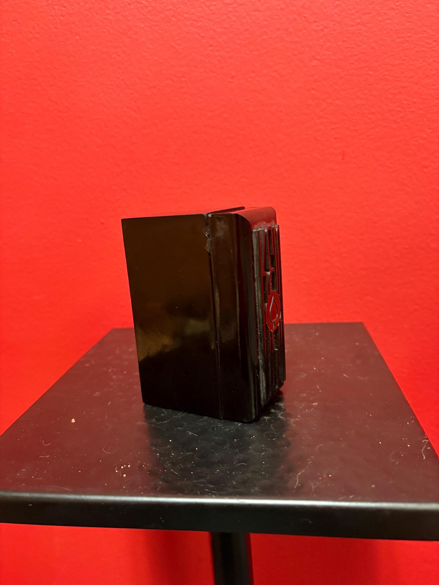 cool  New York 1930s Bakelite art deco card box with cards in mint condition  amazing gift  3 1/2 by one and 1/2 x 3“ tall  wow