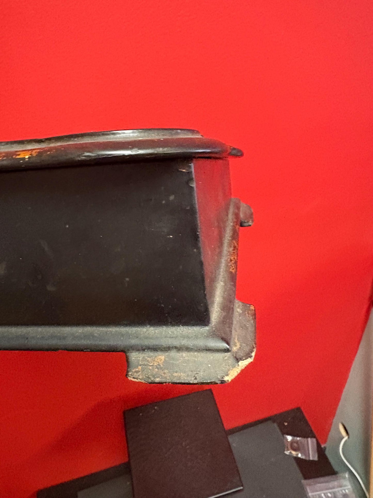 Beautiful antique 10 1/2 x 8 x 3 high English papier-mâché and mother of Pearl lap desk 19 century - pretty good  condition  wow