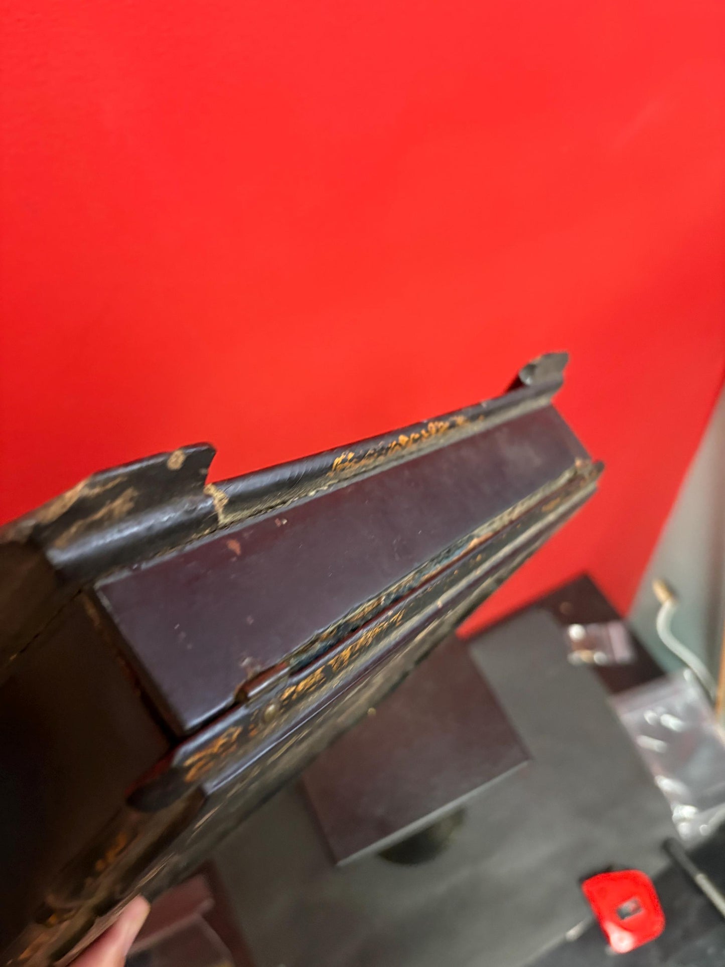 Beautiful antique 10 1/2 x 8 x 3 high English papier-mâché and mother of Pearl lap desk 19 century - pretty good  condition  wow