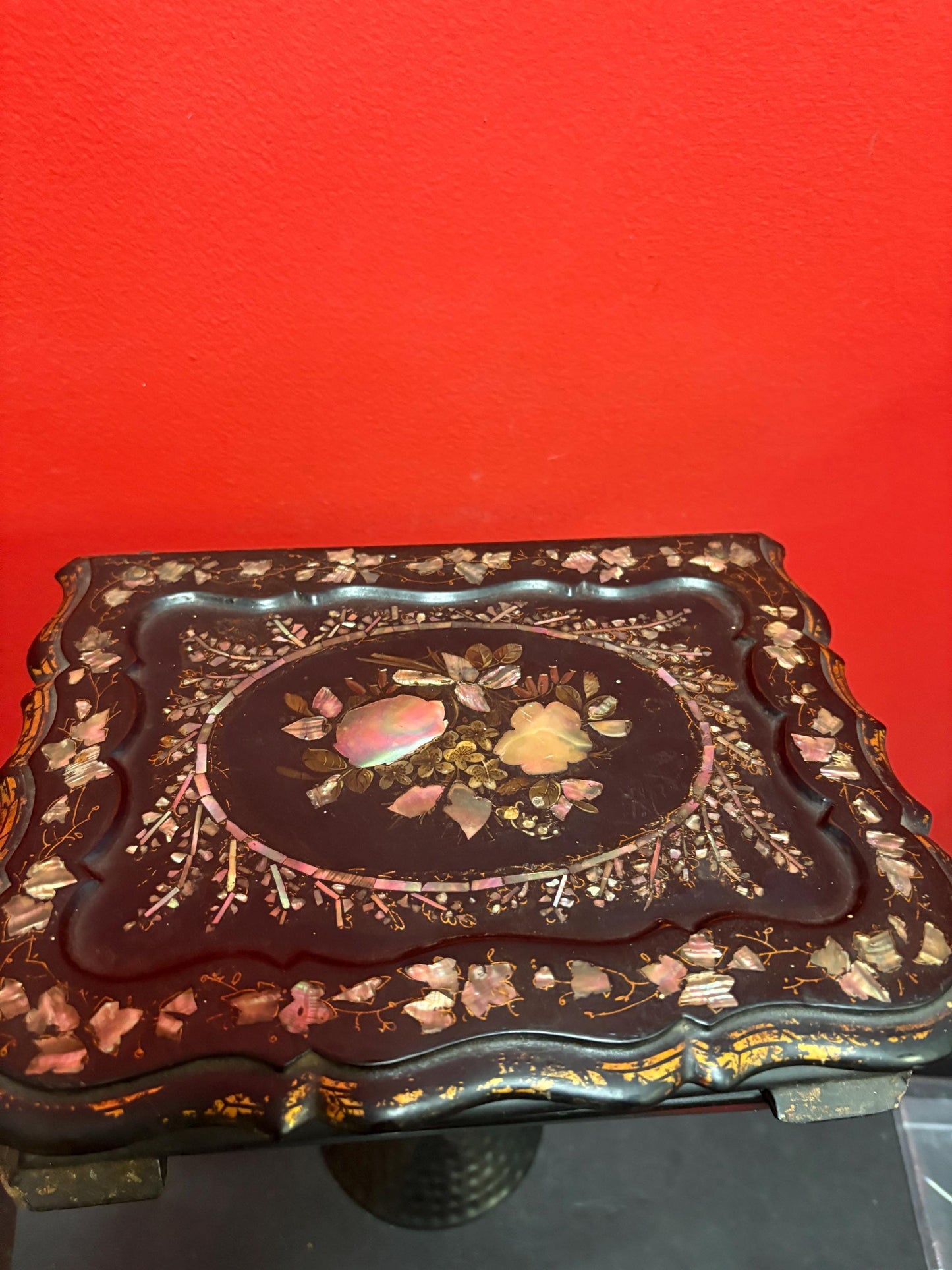 Beautiful antique 10 1/2 x 8 x 3 high English papier-mâché and mother of Pearl lap desk 19 century - pretty good  condition  wow