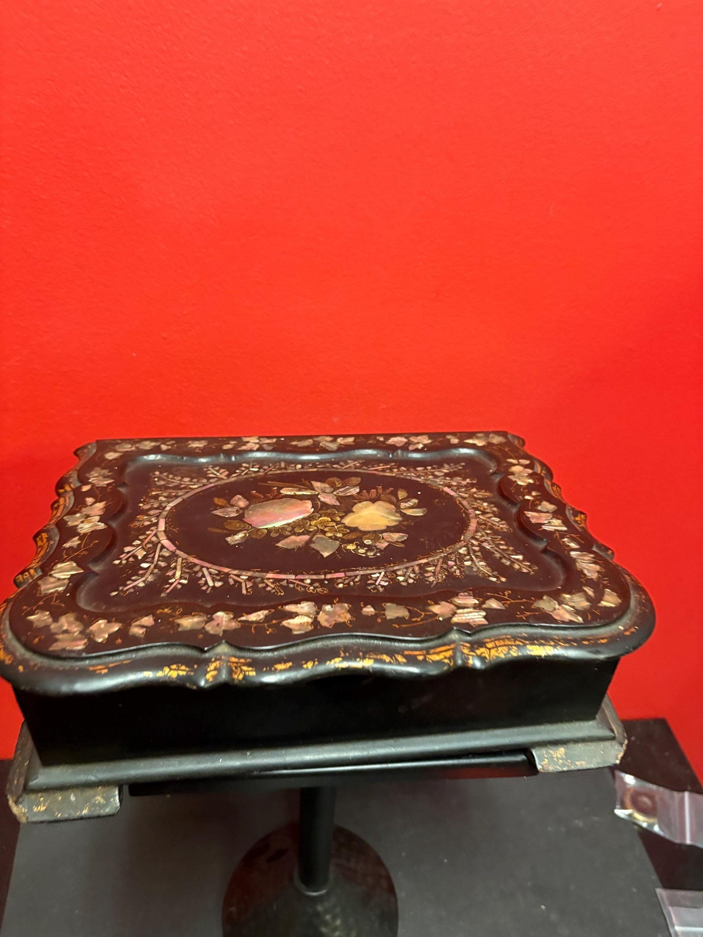 Beautiful antique 10 1/2 x 8 x 3 high English papier-mâché and mother of Pearl lap desk 19 century - pretty good  condition  wow