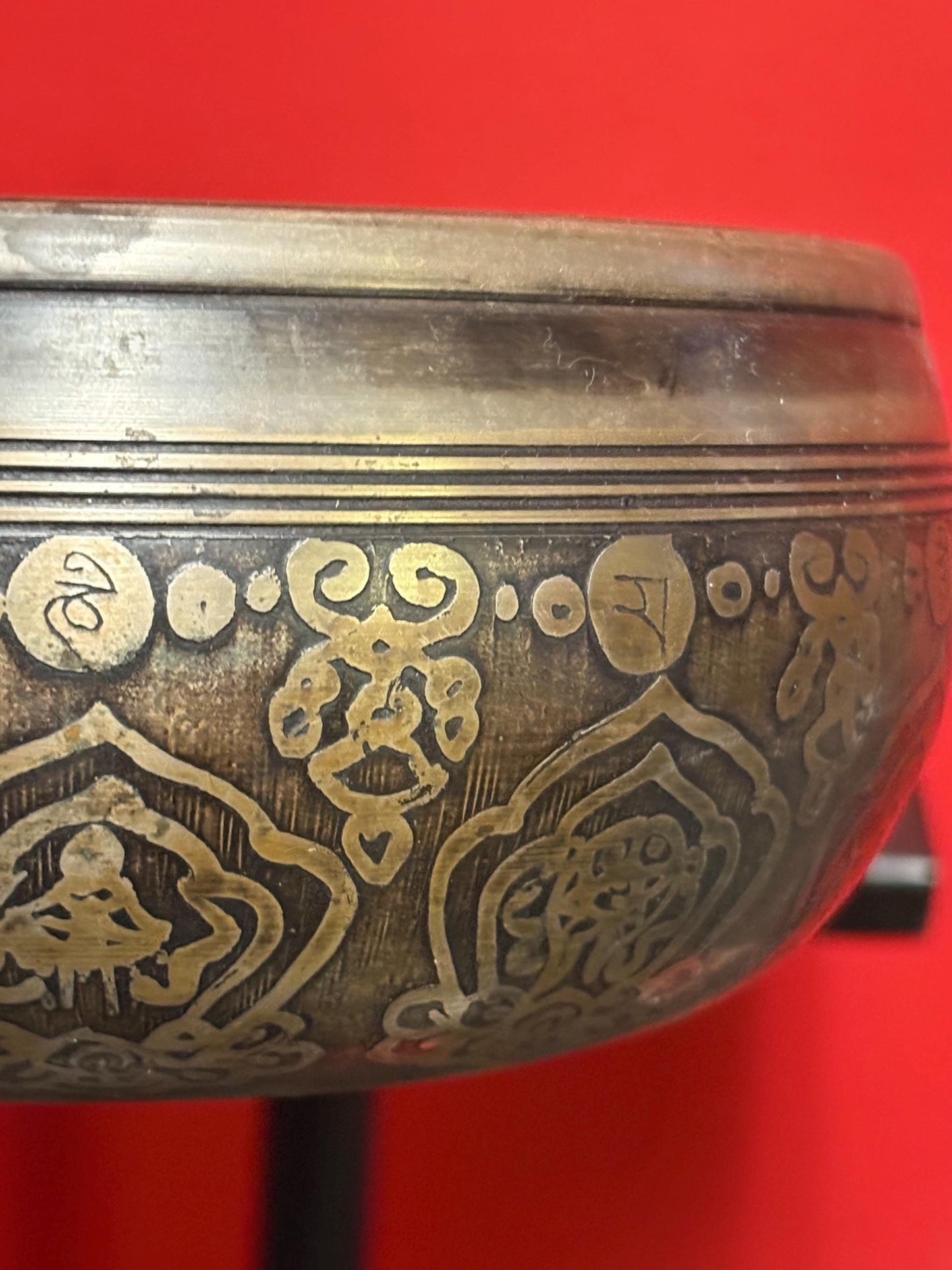 Stunning museum quality ancient 18th century Tibetan singing bowl with fabulous patina and oxidization  - wonderful detail 8 x 3 high - wow