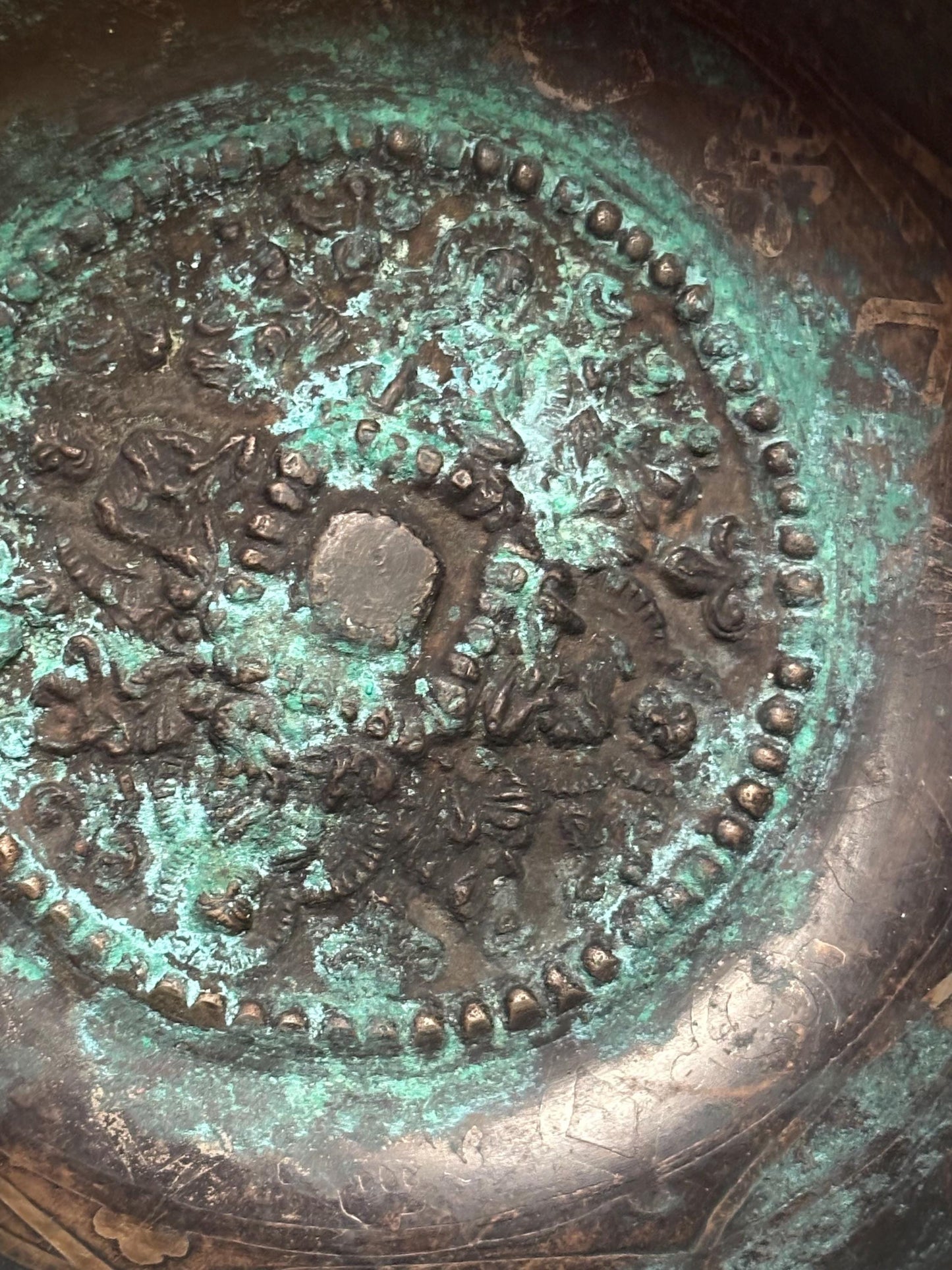 Stunning museum quality ancient 18th century Tibetan singing bowl with fabulous patina and oxidization  - wonderful detail 8 x 3 high - wow