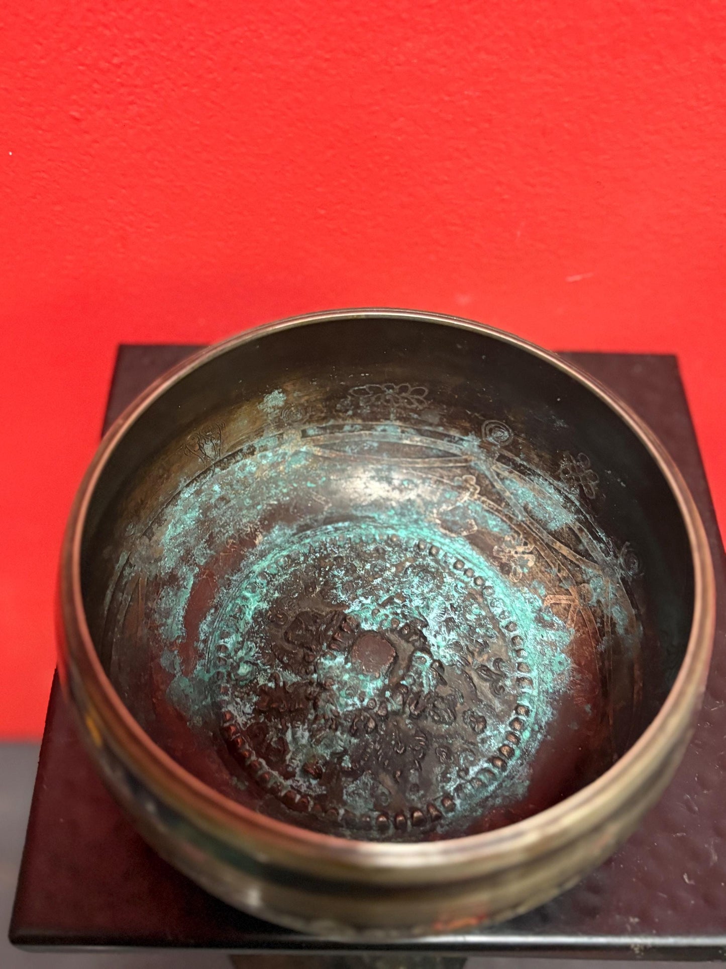 Stunning museum quality ancient 18th century Tibetan singing bowl with fabulous patina and oxidization  - wonderful detail 8 x 3 high - wow