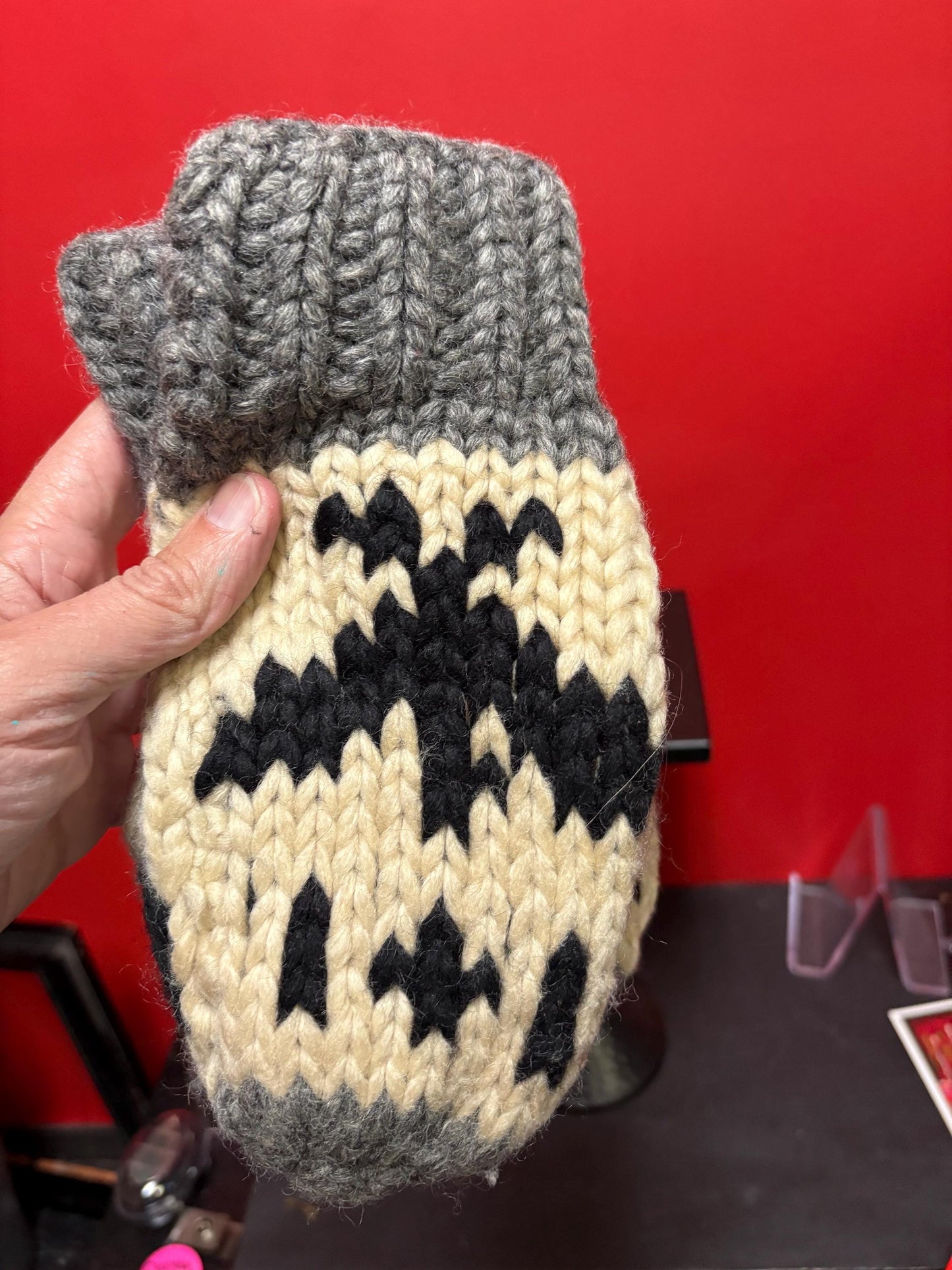 Canadian indigenous Cowichan wool handmade mittens  10 inches long  good for big hand  need a little cleaning good value