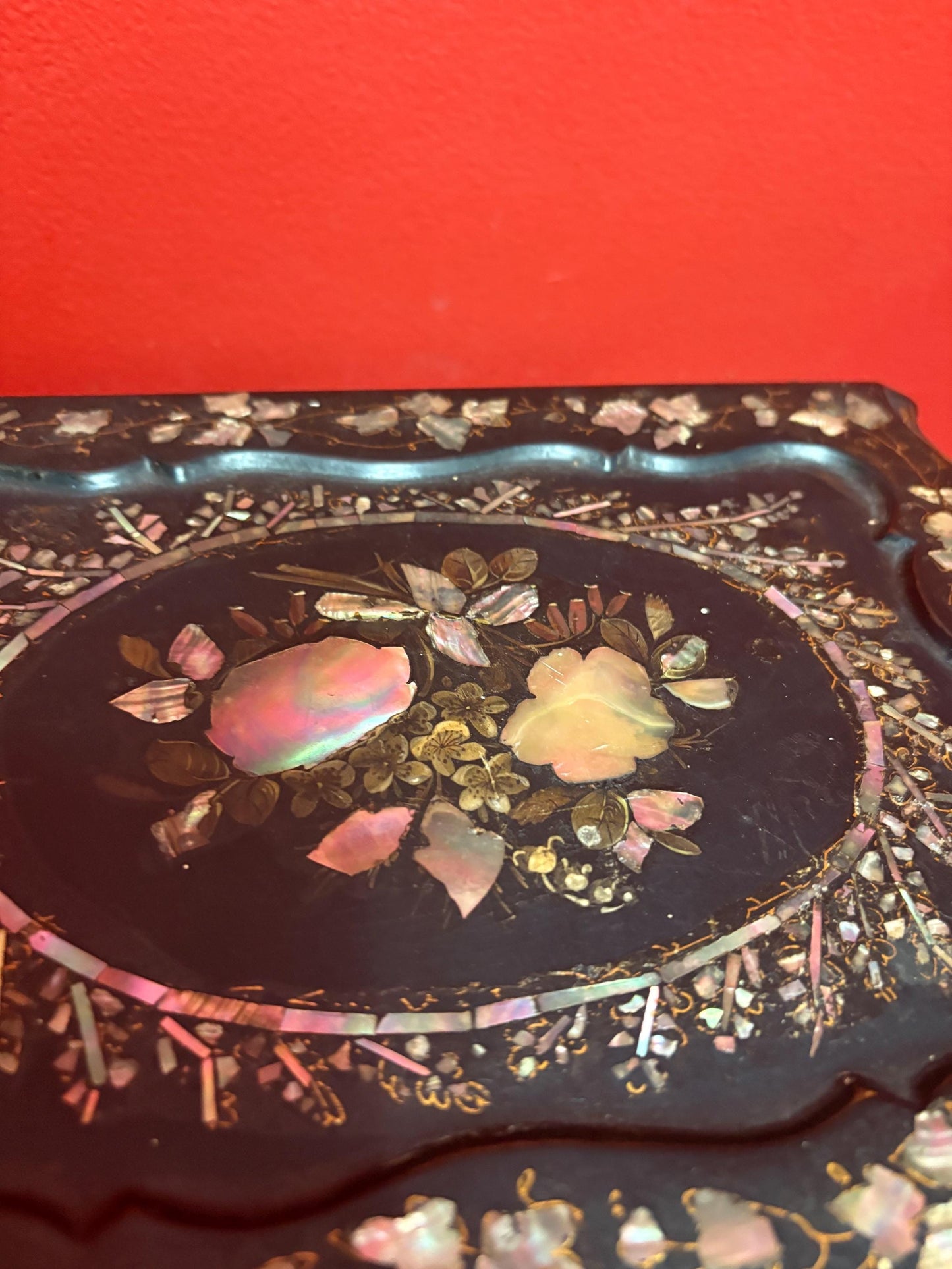 Beautiful antique 10 1/2 x 8 x 3 high English papier-mâché and mother of Pearl lap desk 19 century - pretty good  condition  wow