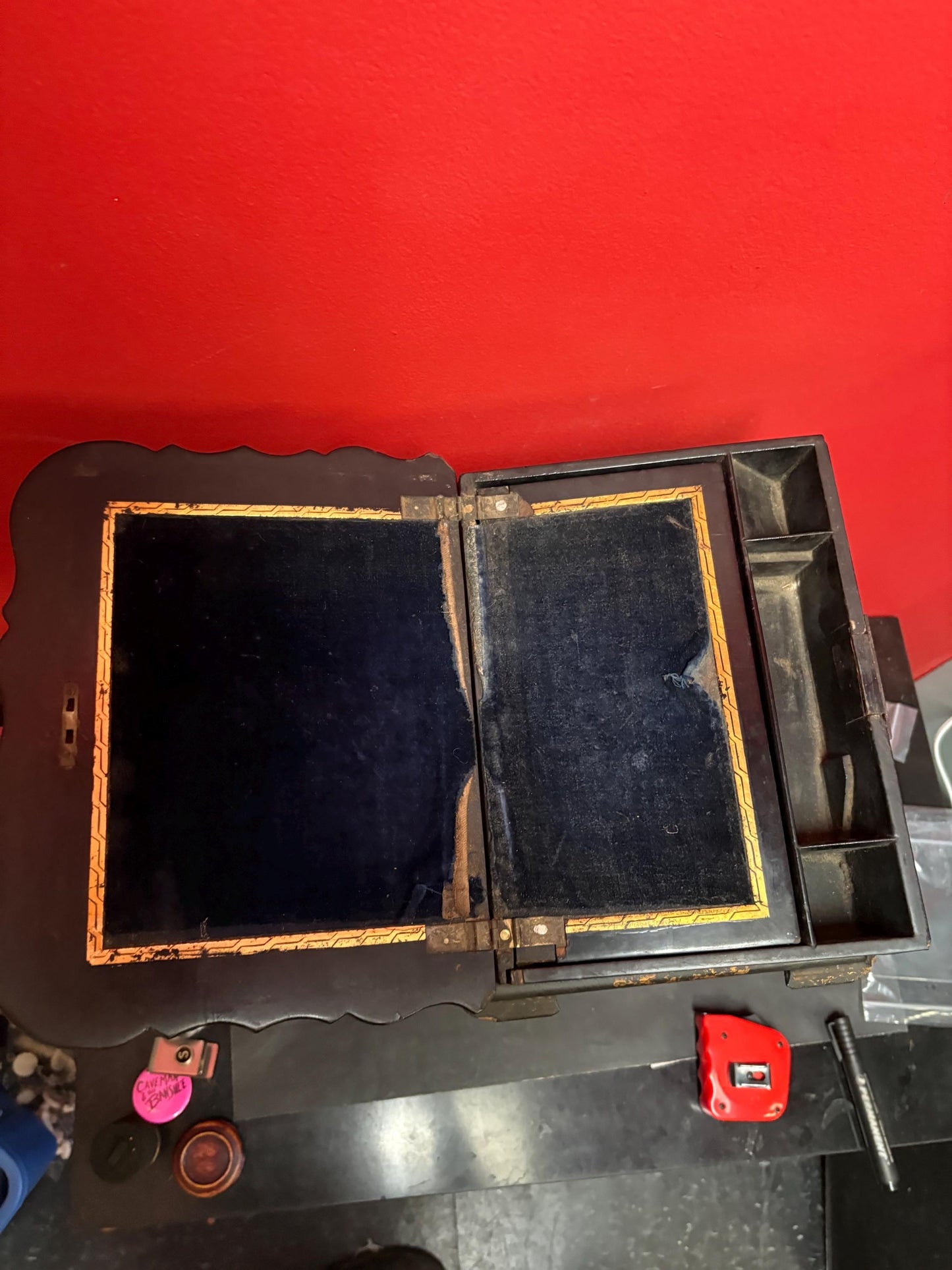 Beautiful antique 10 1/2 x 8 x 3 high English papier-mâché and mother of Pearl lap desk 19 century - pretty good  condition  wow