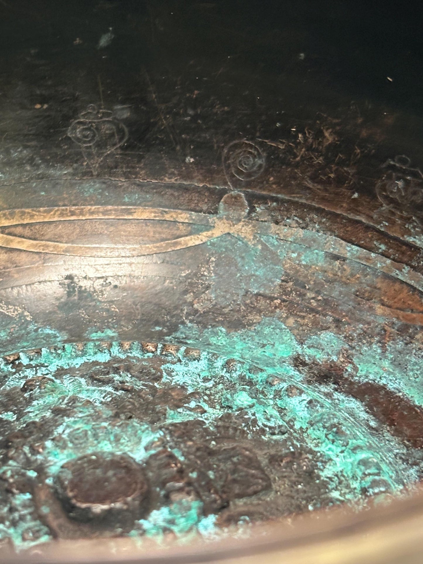 Stunning museum quality ancient 18th century Tibetan singing bowl with fabulous patina and oxidization  - wonderful detail 8 x 3 high - wow