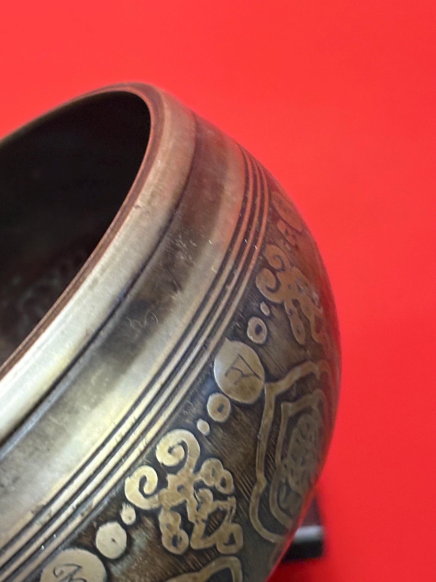 Stunning museum quality ancient 18th century Tibetan singing bowl with fabulous patina and oxidization  - wonderful detail 8 x 3 high - wow