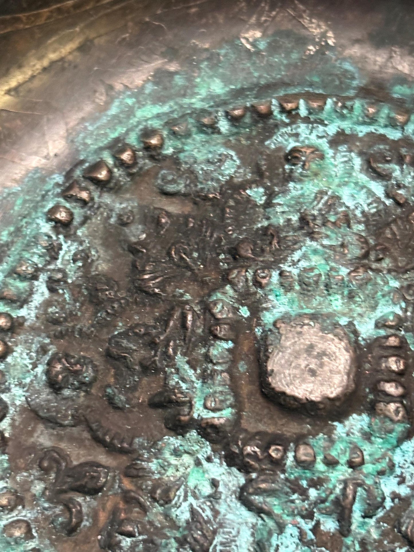 Stunning museum quality ancient 18th century Tibetan singing bowl with fabulous patina and oxidization  - wonderful detail 8 x 3 high - wow