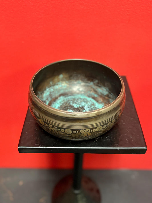 Stunning museum quality ancient 18th century Tibetan singing bowl with fabulous patina and oxidization  - wonderful detail 8 x 3 high - wow