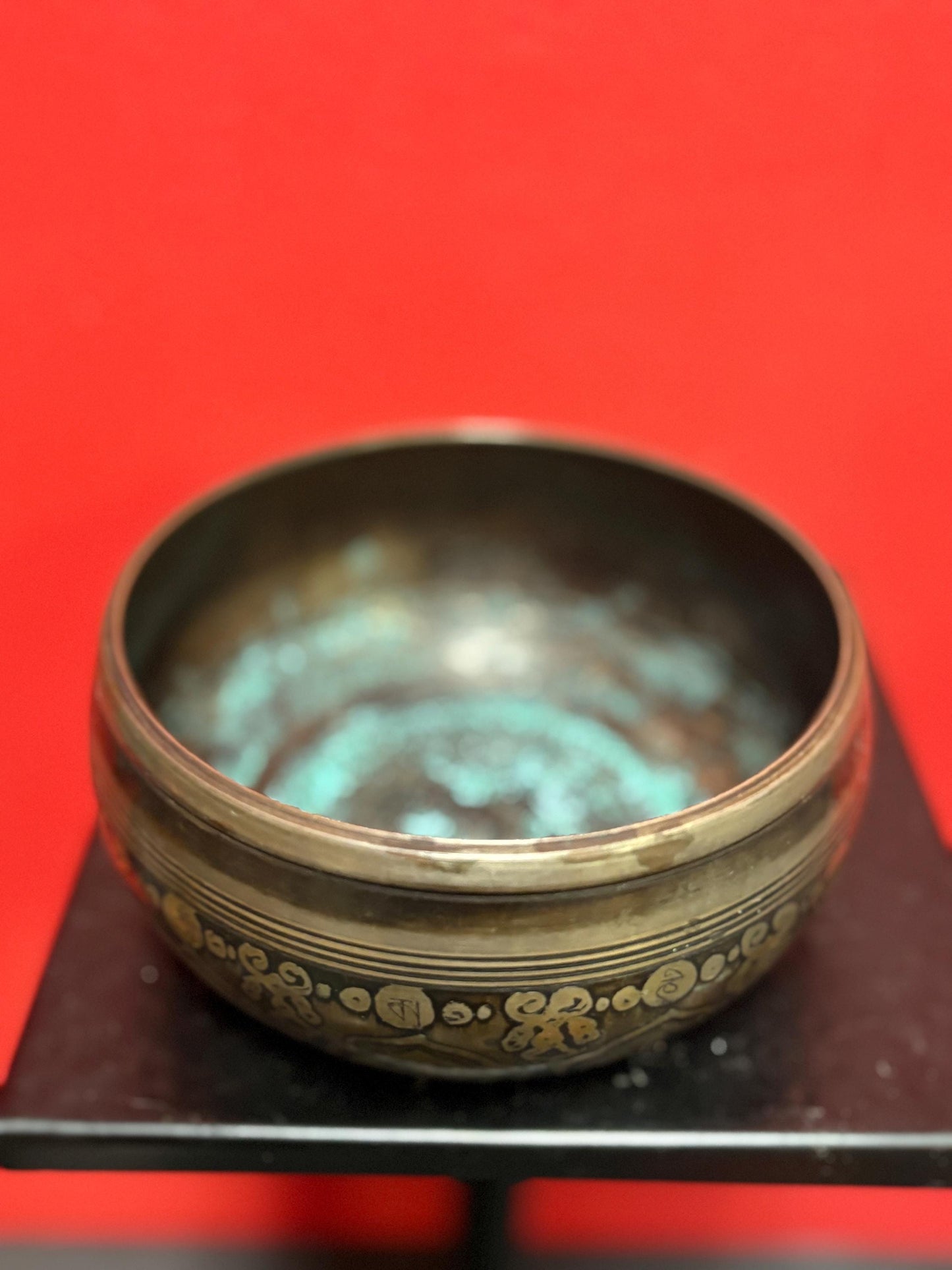 Stunning museum quality ancient 18th century Tibetan singing bowl with fabulous patina and oxidization  - wonderful detail 8 x 3 high - wow