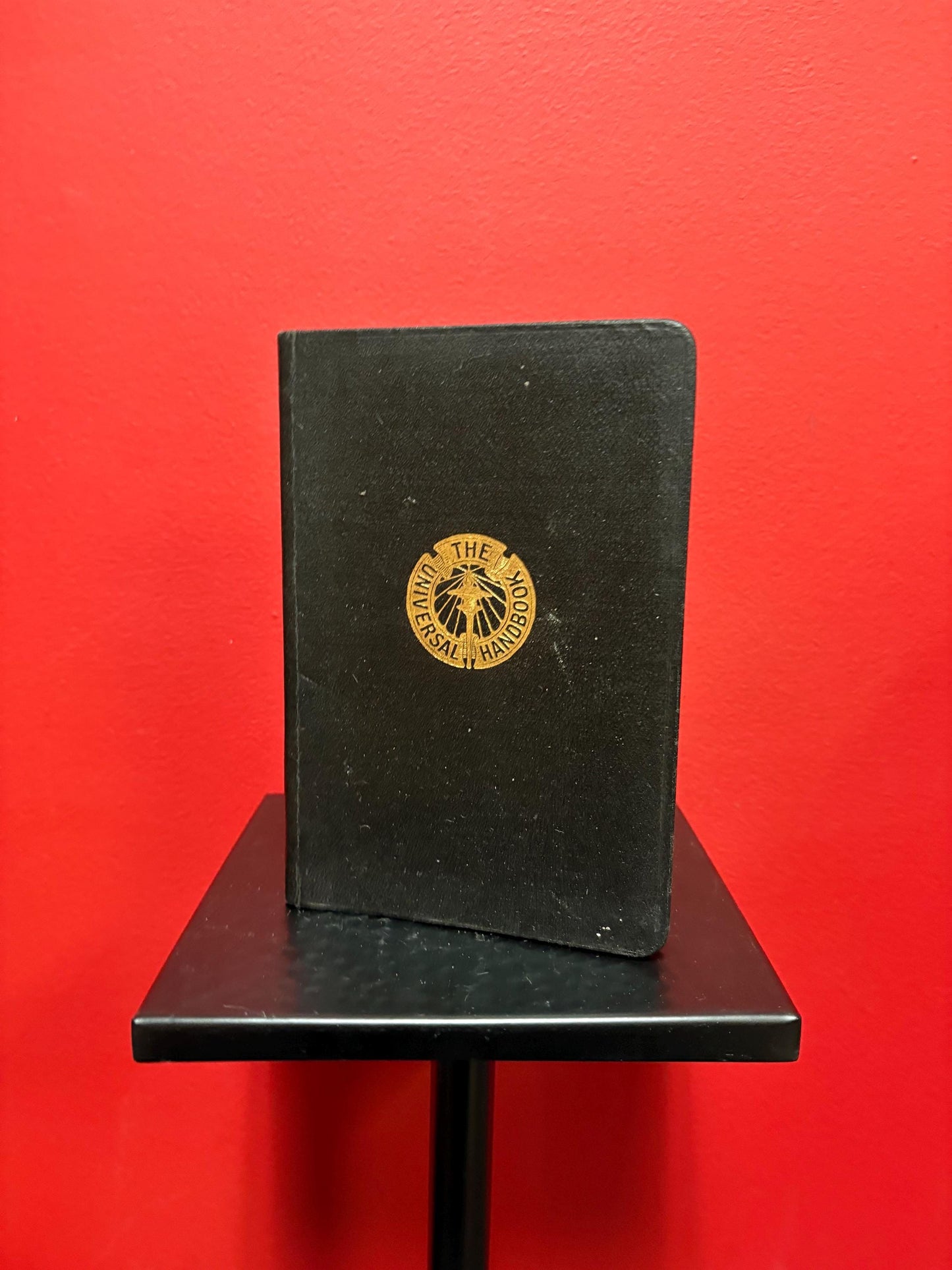 Antique edition of the universal handbook in great condition