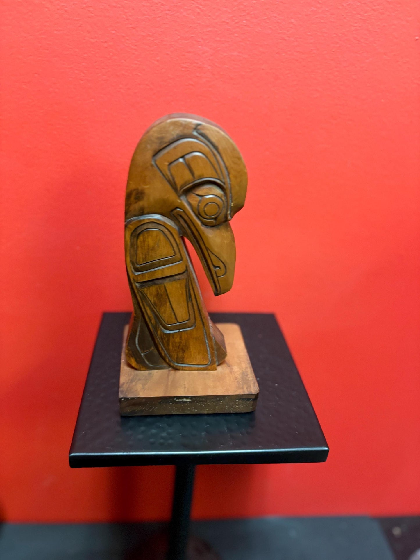 Beautiful indigenous first nation pacific  northwest coast 9 inch tall Raven statue with amazing detail