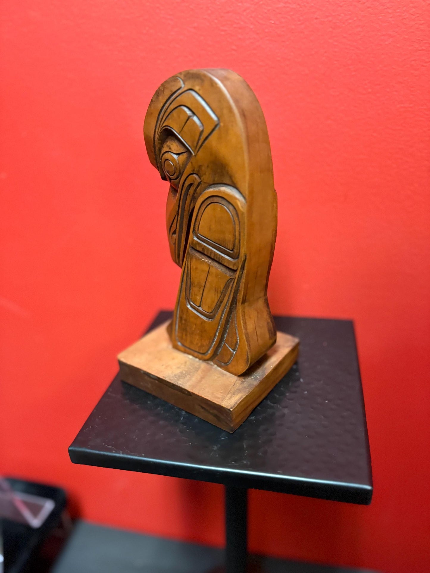 Beautiful indigenous first nation pacific  northwest coast 9 inch tall Raven statue with amazing detail