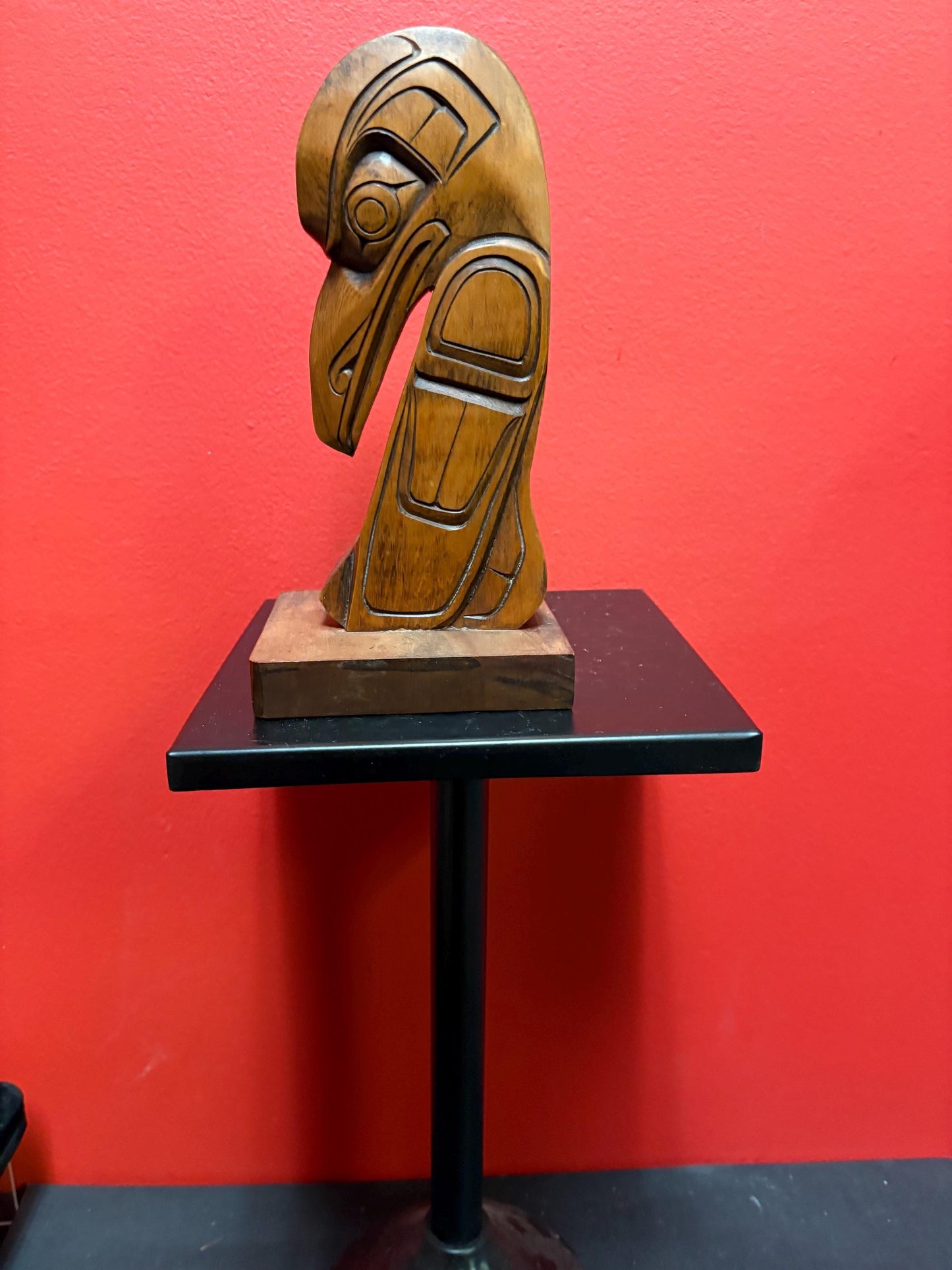 Beautiful indigenous first nation pacific  northwest coast 9 inch tall Raven statue with amazing detail