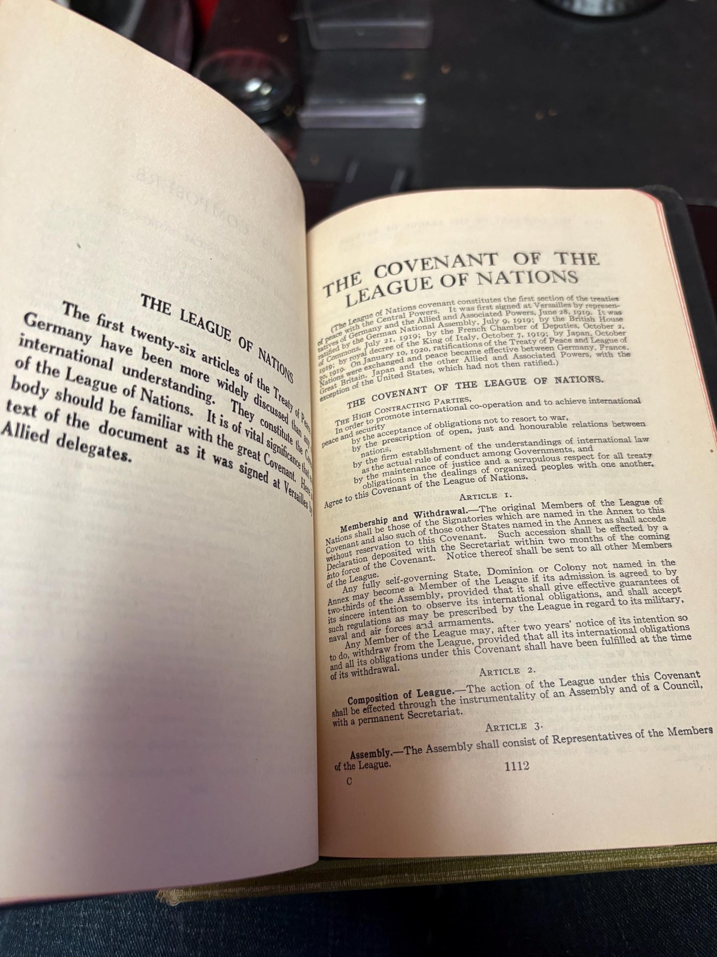 Antique edition of the universal handbook in great condition