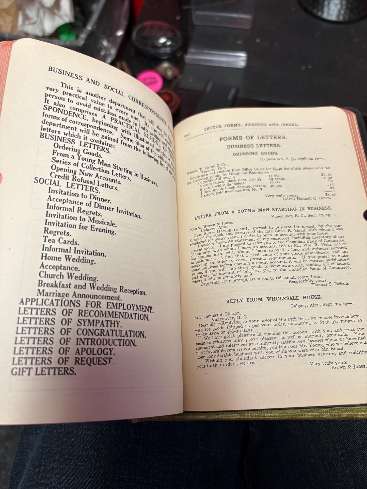 Antique edition of the universal handbook in great condition