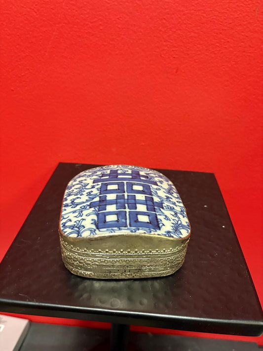 Beautiful older Chinese untested silver and porcelain box - 4 inches