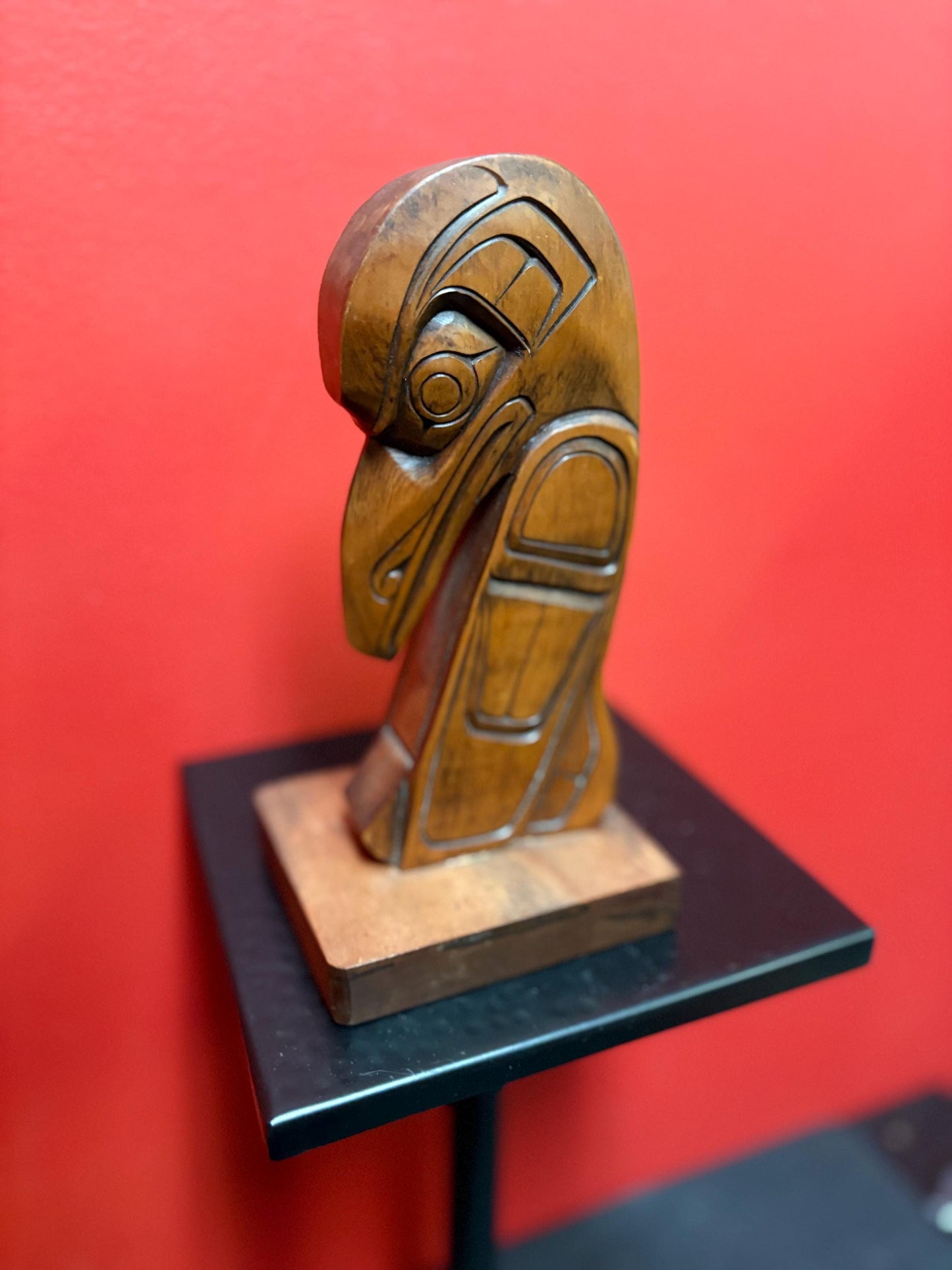 Beautiful indigenous first nation pacific  northwest coast 9 inch tall Raven statue with amazing detail