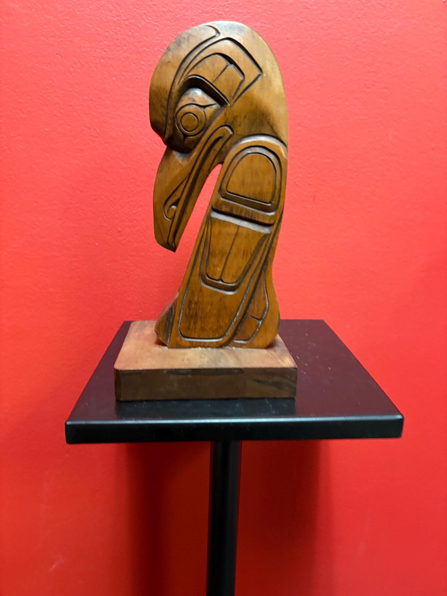 Beautiful indigenous first nation pacific  northwest coast 9 inch tall Raven statue with amazing detail