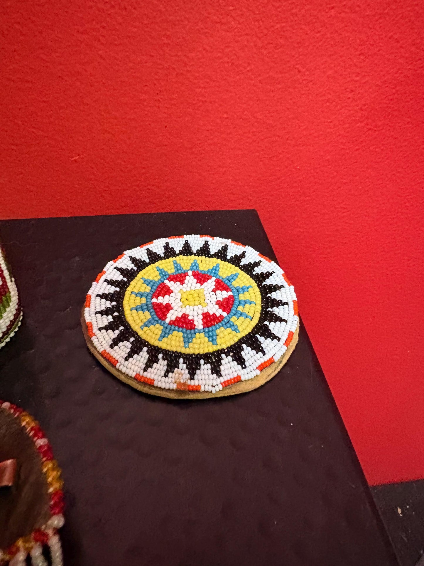 Small lot of indigenous first nations, Canadian beaded pieces