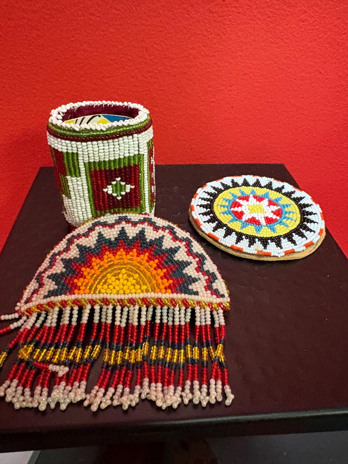 Small lot of indigenous first nations, Canadian beaded pieces