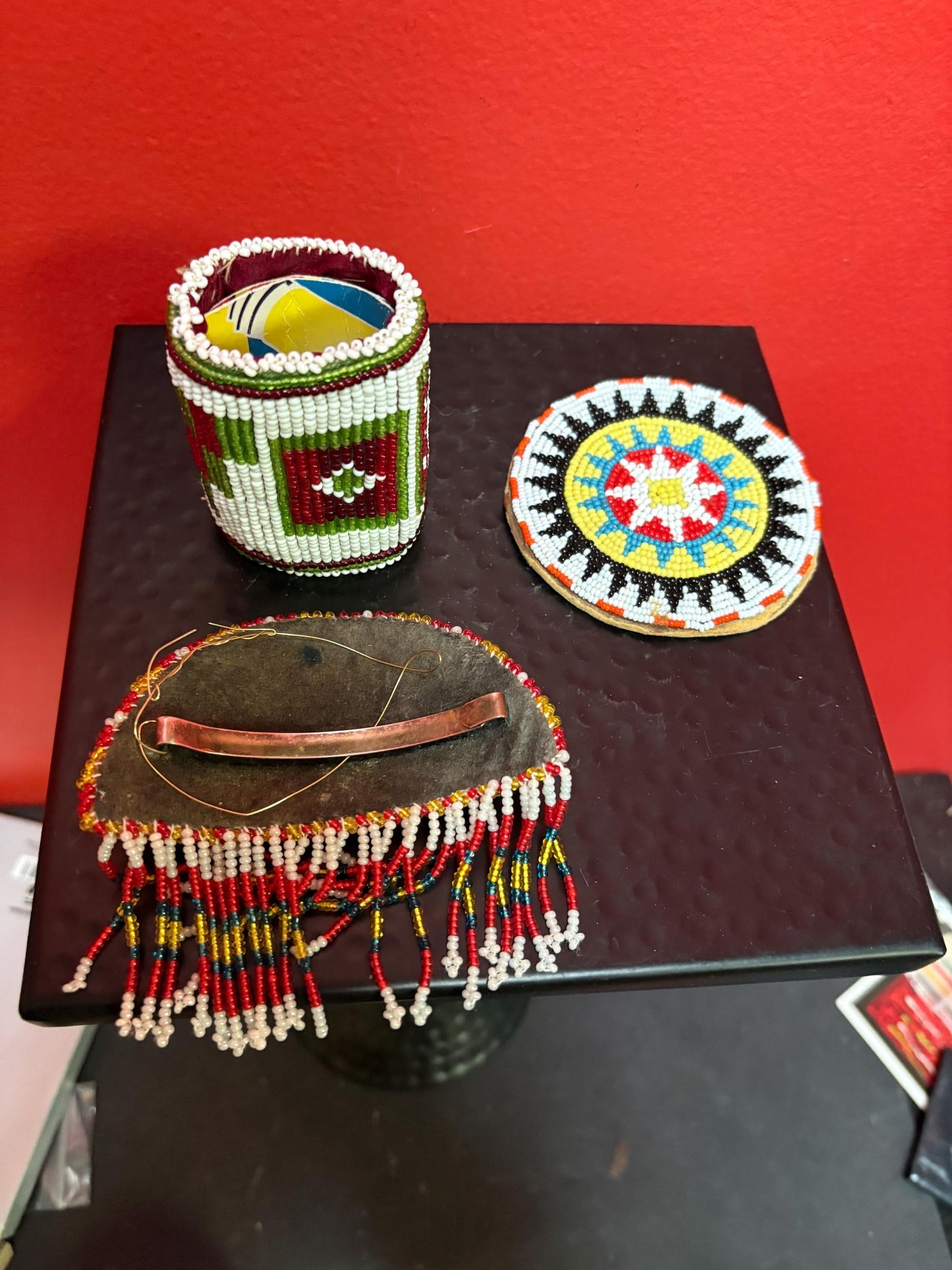 Small lot of indigenous first nations, Canadian beaded pieces