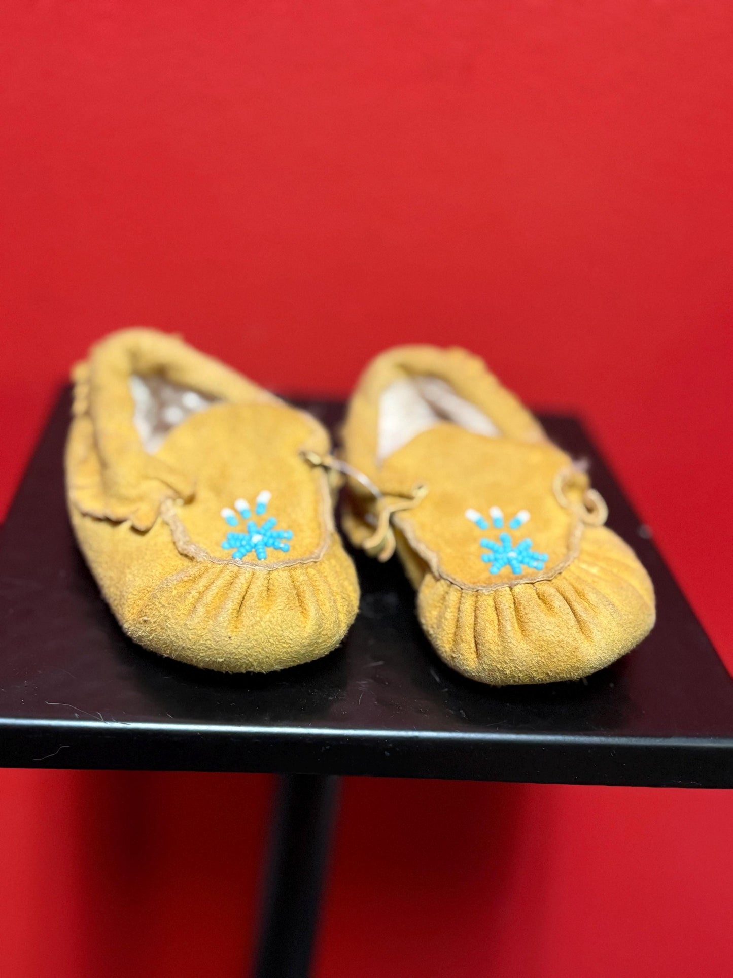 6 inch long leather beaded indigenous First Nations pacific  north West Coast moccasins nice condition