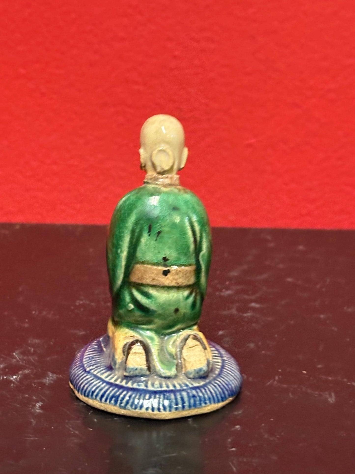 Beautiful 3 inch tall Chinese mud man praying in great condition   unusual subject