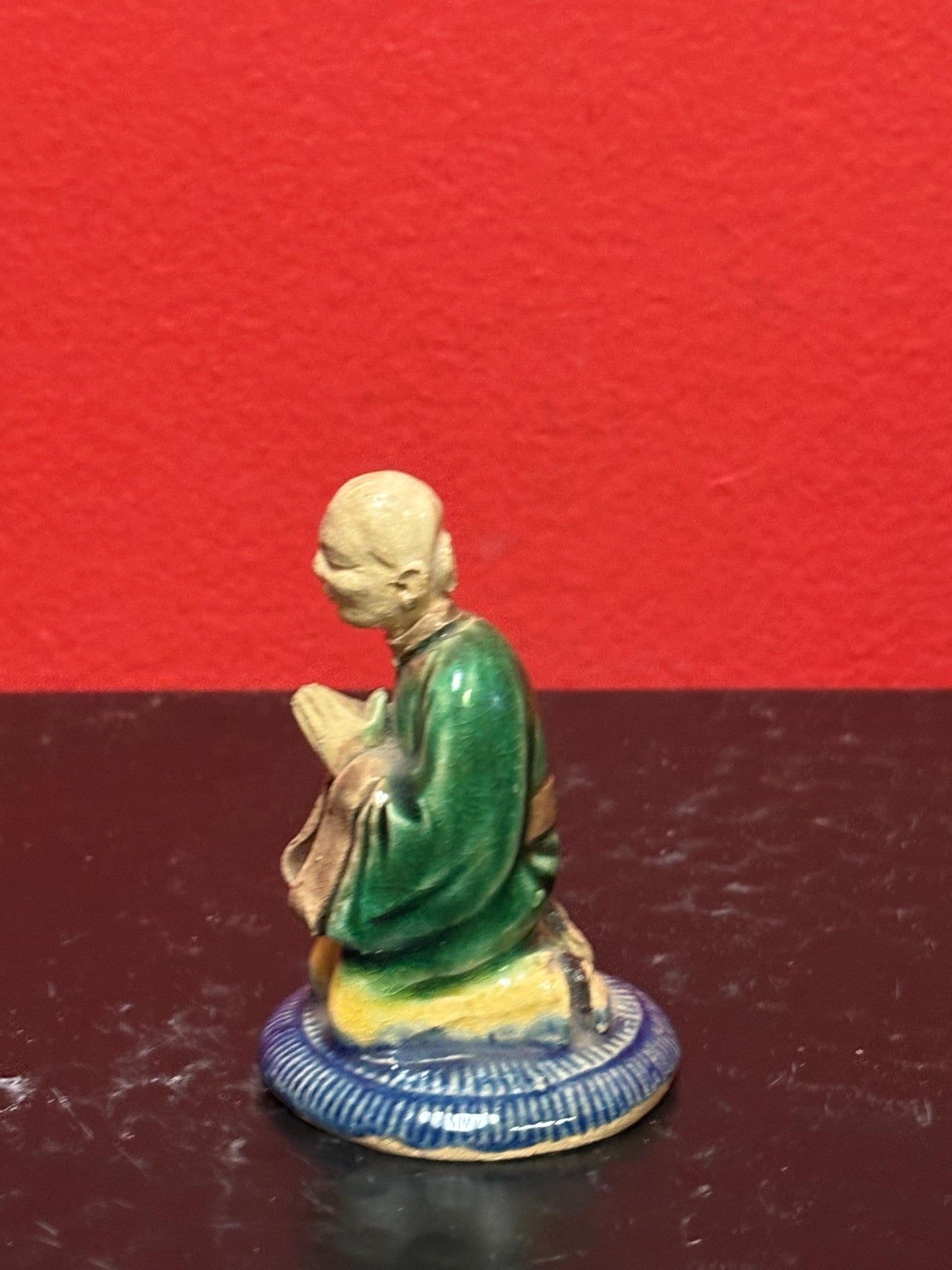 Beautiful 3 inch tall Chinese mud man praying in great condition   unusual subject