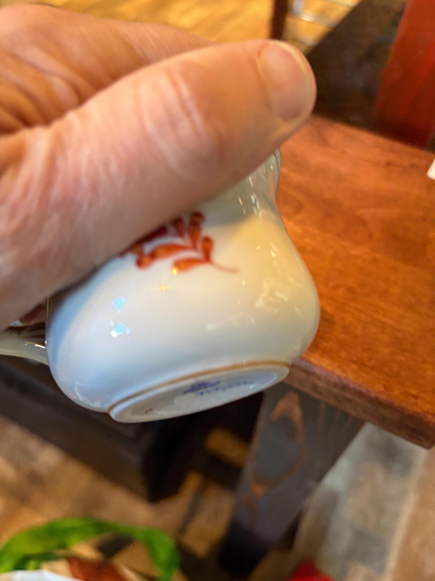 Beautiful HEREND Hungary porcelain little chocolate pot with leg 5 x 4“ tall  perfect condition