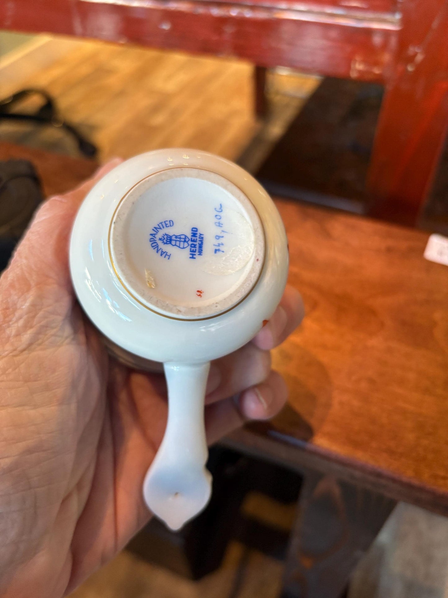 Beautiful HEREND Hungary porcelain little chocolate pot with leg 5 x 4“ tall  perfect condition