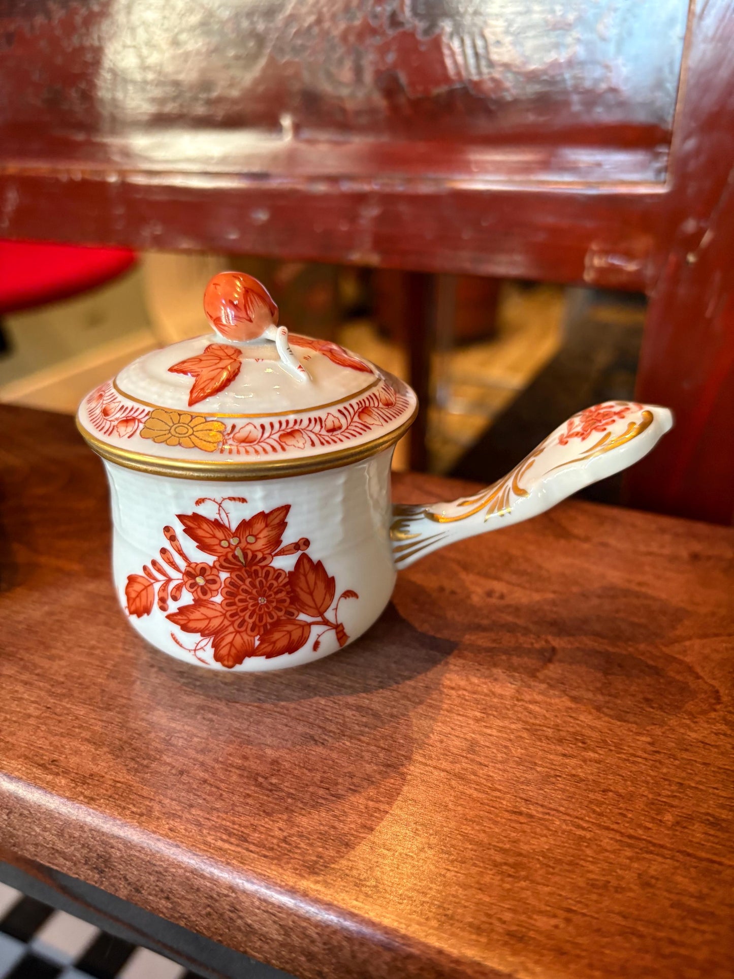 Beautiful HEREND Hungary porcelain little chocolate pot with leg 5 x 4“ tall  perfect condition