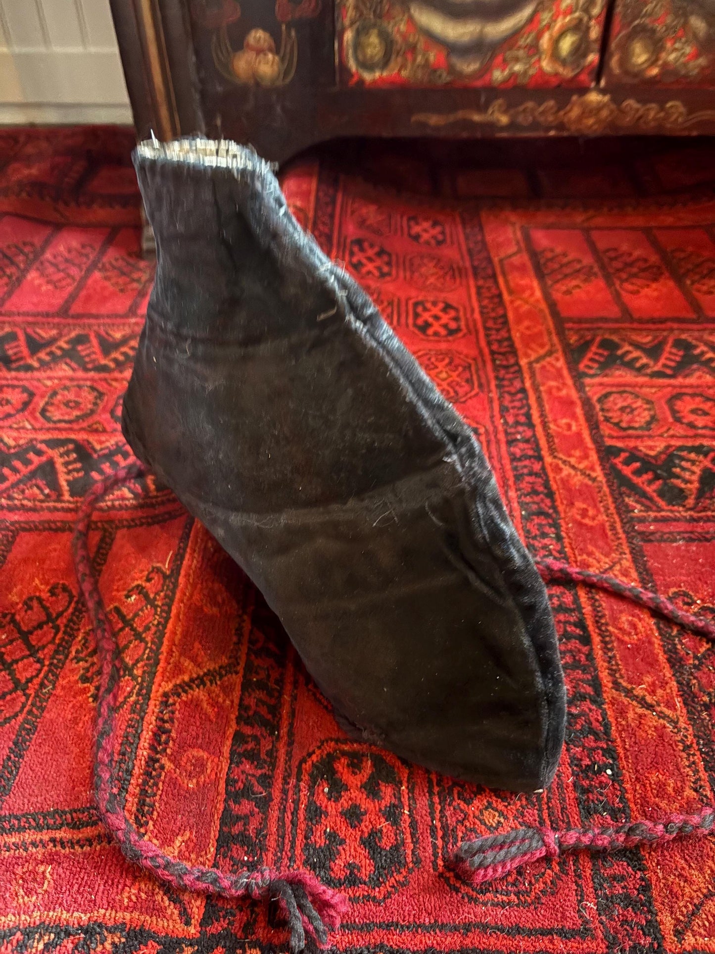 Very cool 12 x 10 high leather and felt indigenous first nations Pacific Northwest coast hat  great condition