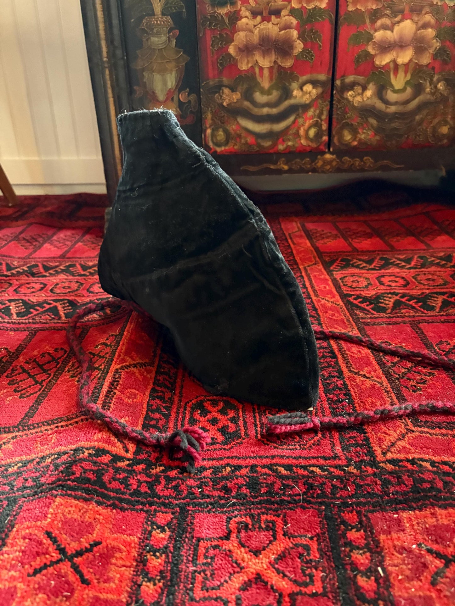 Very cool 12 x 10 high leather and felt indigenous first nations Pacific Northwest coast hat  great condition