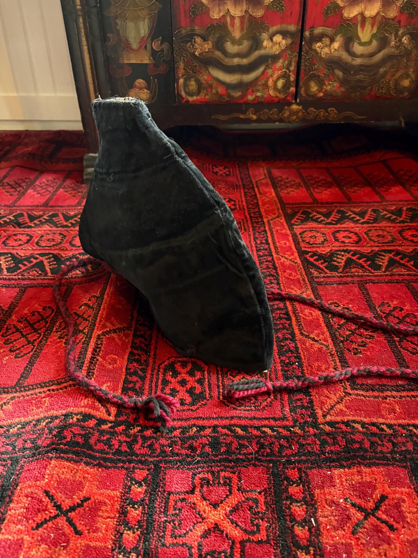 Very cool 12 x 10 high leather and felt indigenous first nations Pacific Northwest coast hat  great condition