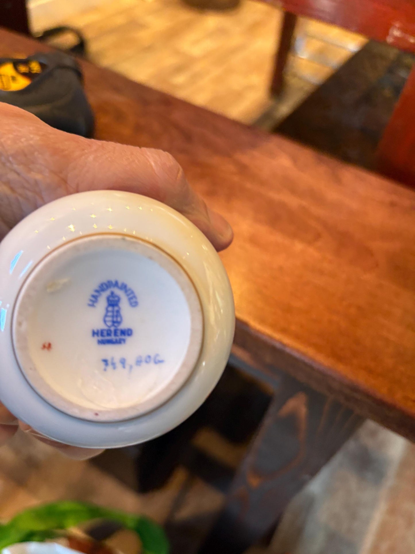 Beautiful HEREND Hungary porcelain little chocolate pot with leg 5 x 4“ tall  perfect condition