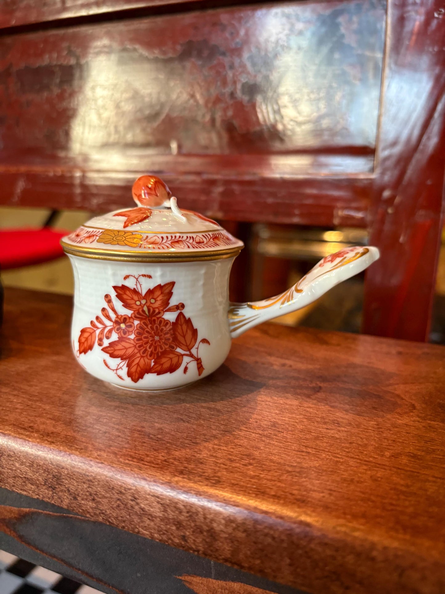 Beautiful HEREND Hungary porcelain little chocolate pot with leg 5 x 4“ tall  perfect condition